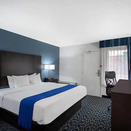 Baymont By Wyndham Charlotte University Exterior photo