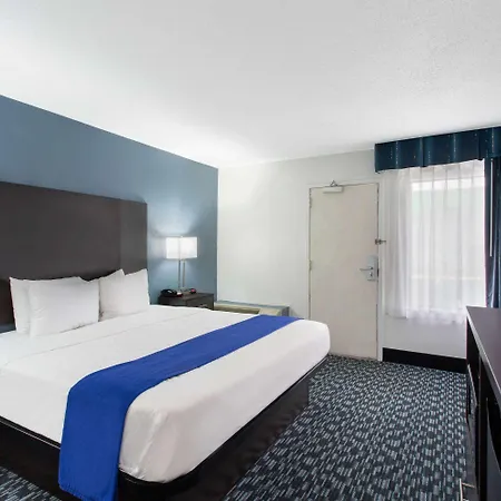 Baymont By Wyndham Charlotte University Exterior photo
